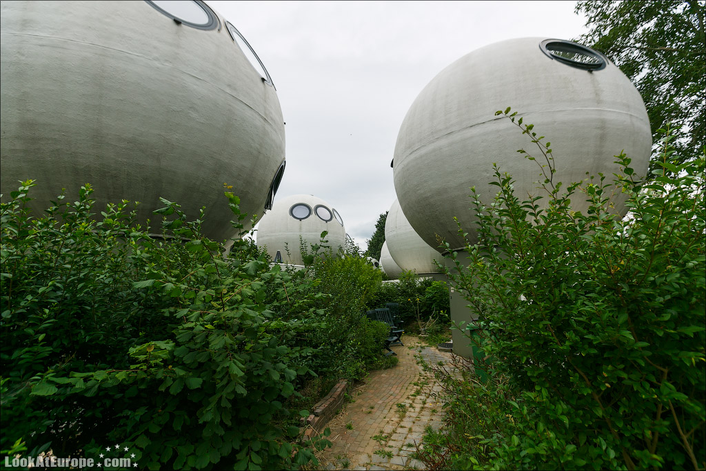 LookAtEurope.com - Фотогалоп по Европе. Чехия, Германия, Голландия.  Дома шары в голландском городе Хертогенбош | Holland, Bolwoningen Houses of Hertogenbosch