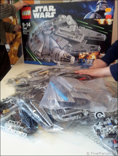 Påsar-Bygget-Startar-Millenium-Falcon-Lego-7965.jpg
