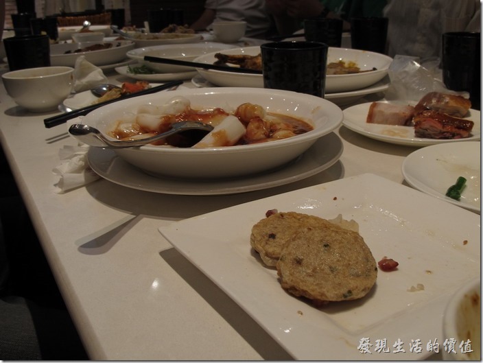 上海八百伴-新旺茶餐廳。這樣應該不算杯盤狼藉吧。