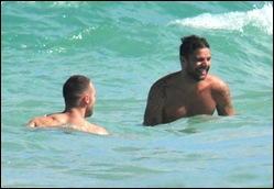 Photo © 2011 GSI Media / The Grosby Group - NO MEX - NO USA - NO P.RICO Miami Beach, August 2, 2011 Ricky Martin con su novio en la playa Miren las imagenes del cantante disfrutando de un dia juntos. (GSIM) .