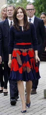 [873636-la-princesse-mary-dimanche-10.jpg]