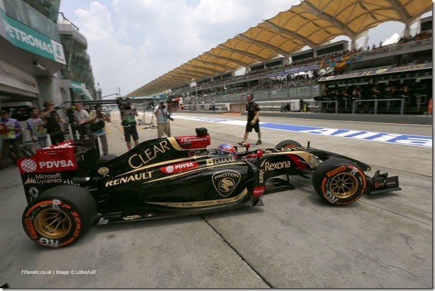 Sepang International Circuit, Sepang, Kuala Lumpur, Malaysia.
Friday 28 March 2014.
Romain Grosjean, Lotus E22 Renault, leaves the cockpit.
Photo: Alastair Staley/Lotus F1 Team.
ref: Digital Image _79P9663