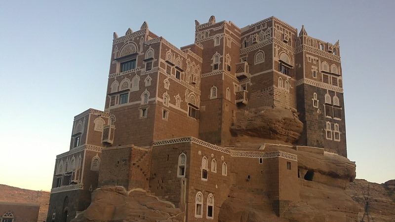 [07-Dar-Al-Hajar-a.k.a.-Rock-Palace3_resize%255B4%255D.jpg]
