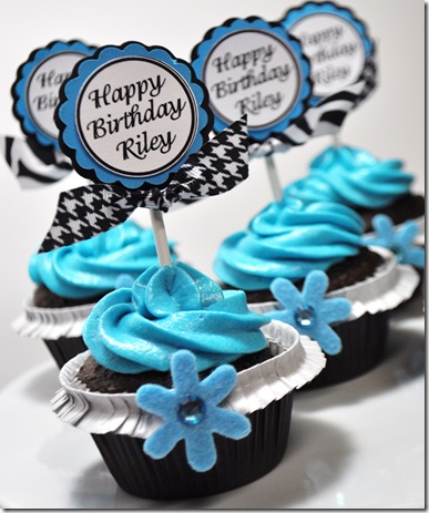 PERSONALIZED CUPCAKE TOPPER