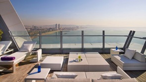 Terraza muebles blancos diseño-de-terraza-muebles-blancos-diseño-interior-W-Hotels-Charles-Farruggio