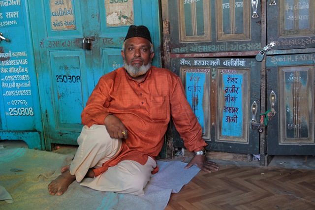 [A%2520Silk-Clad%2520Mujjawir%2520-Photo%2520%25C2%25A9%2520Tewfic%2520El-Sawy-All%2520Rights%2520Reserved%255B4%255D.jpg]