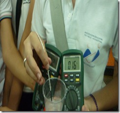 Por medio  de este Tester digital medimos varios parámetros eléctricos