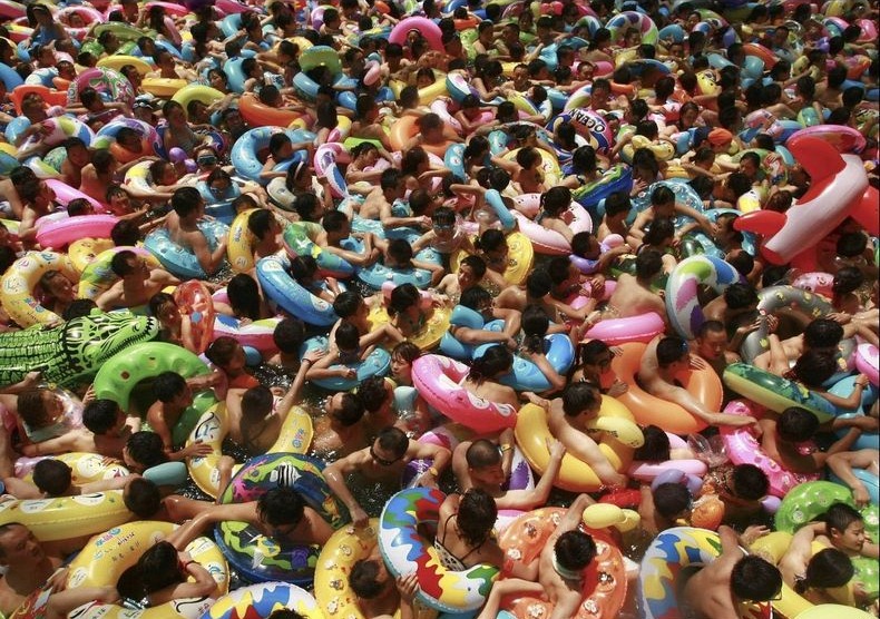 china-crowded-pool-0
