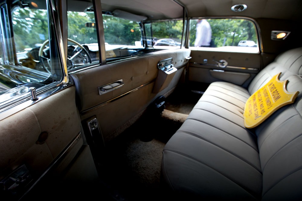 [1960-Lincoln-Continental-Limousine-JFK-5%255B2%255D.jpg]