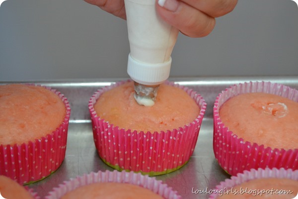 Cream-Filled-Cupcakes-Recipe (12)