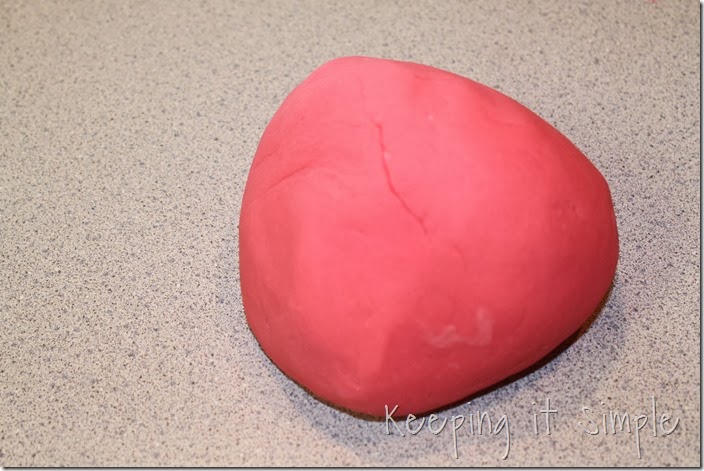 homemade-play-dough-easy-valentine (4)
