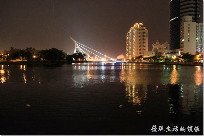 台南-逐鹿焊火燒肉。臨安橋的夜景。