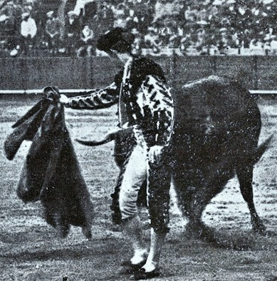 1914-04-21 Sevilla (p. SyS) Joselito en el cuarto - detalle