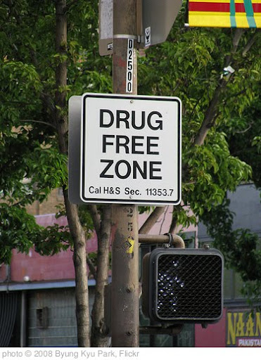'Drug Free Zone? Free Drug Zone?' photo (c) 2008, Byung Kyu Park - license: http://creativecommons.org/licenses/by-sa/2.0/