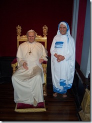 2011.08.15-163 Jean-Paul II et Mère Thérésa