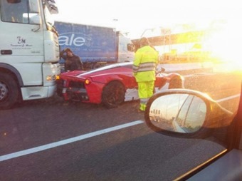 Ferrari-LaFerrari-Accident