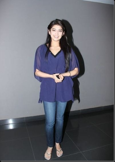 pranitha-spotted-at-hotel-5