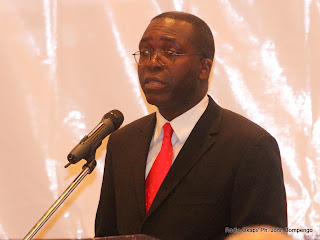 Matata Ponyo, ministre congolais des Finances prononçant son allocution ce 3/08/2011 à Kinshasa, lors de la réunion des Banques nationales africaines.