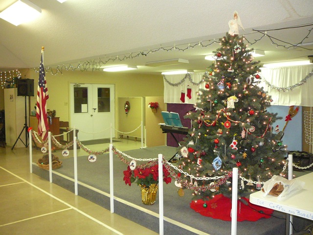 [Christmas%2520Eve%2520at%2520the%2520clubhouse%255B4%255D.jpg]