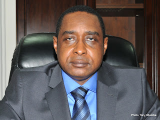 Jean Elongo, directeur général de la Direction générale des recettes administratives, judiciaires et domaniales (DGRAD), août 2011