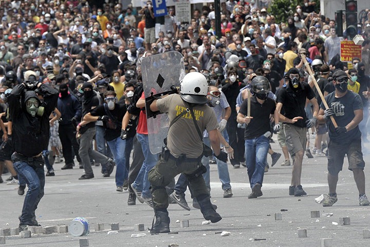 [Protestors-clash-with-rio-021%255B2%255D.jpg]