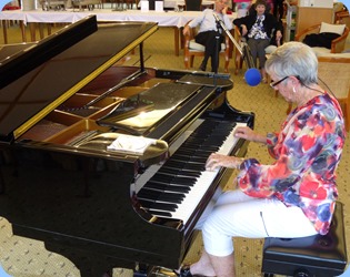 Our member from New Plymouth, Jeanette Harding, playing the grand piano and singing for the members and residents.