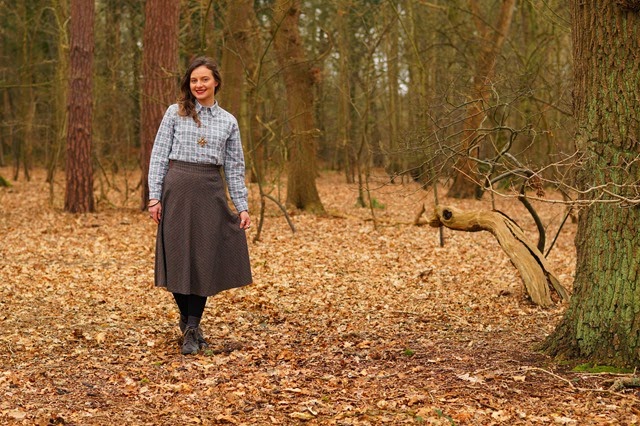 how to wear a tweed skirt
