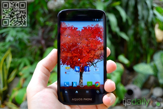Sharp Aquos Phone SH930W Review Front Display