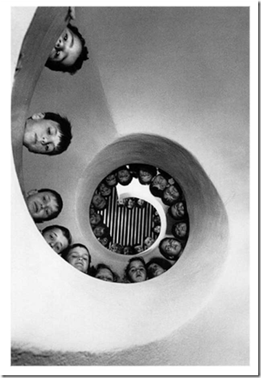  Henri Cartier-Bresson escada observatório