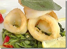 Anelli di calamaro fritti con cicoria ripassata