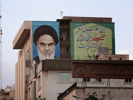 05. Imagine cu Khomeini.JPG