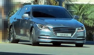2014-Hyundai-Genesis5[01]