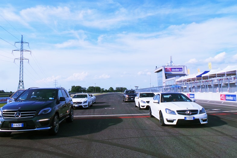 mercedes bens amg in pista