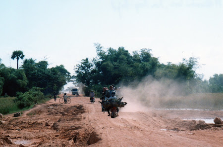 sosele Cambogia fara asfalt