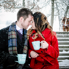Staying Warm by Jess Anderson - People Couples