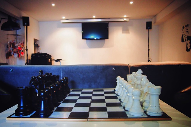 giant chess.jpg giant chess