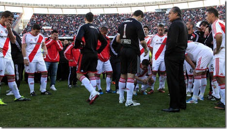 hace-cargo-presente-River_OLEIMA20110626_0141_5 hace-cargo-presente-River_OLEIMA20110626_0141_5