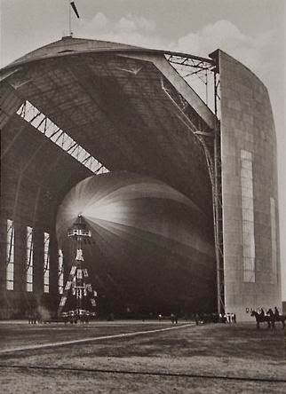 [Hindenburg-in-hangar-at-Rhein-Main4.jpg]