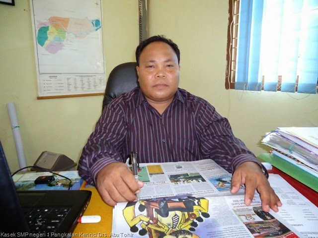 [Drs.%2520Abu%2520Tohir%2520Selaku%2520Kepala%2520Sekolah%2520SMP%2520N1%2520Pangkalan%2520Kerinci%255B13%255D.jpg]