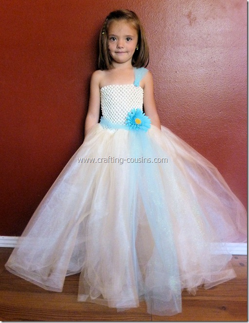 Tulle flower girl dress tutorial from the Crafty Cousins (29)