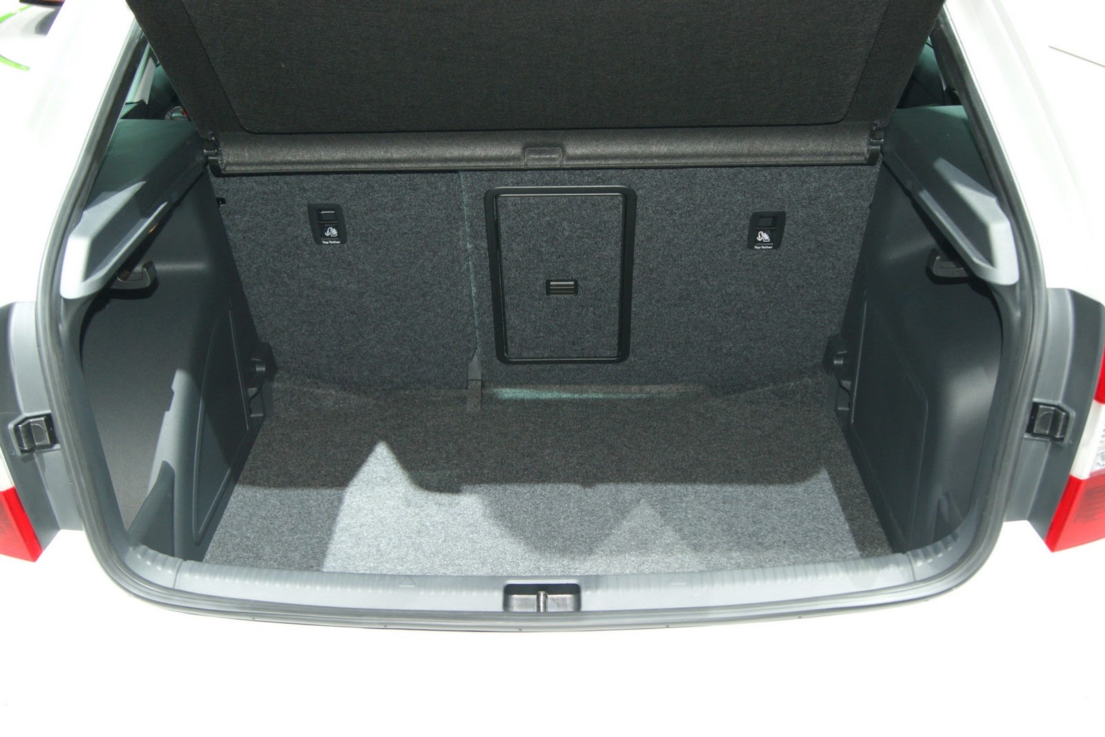 [2014-Skoda-Rapid-Sportback-11%255B2%255D.jpg]