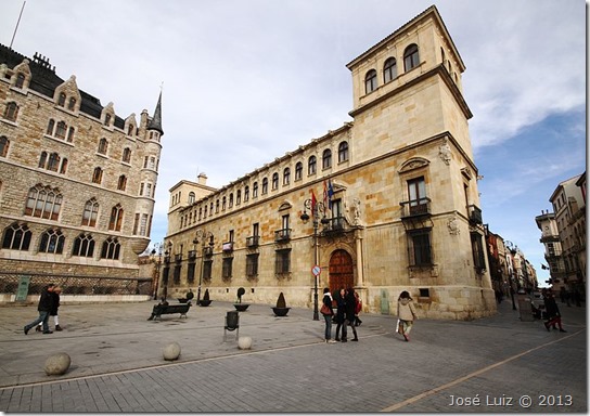 León_-_Palácio_de_los_Guzmanes_2013 José Luiz