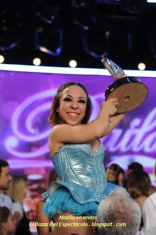 Noelia en andas.JPG