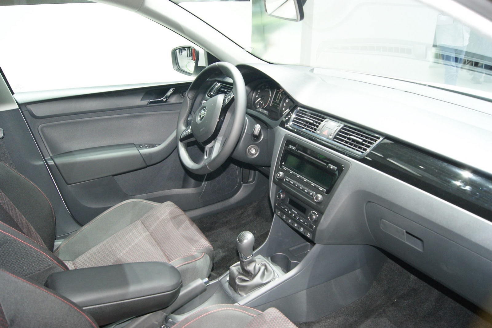 [2014-Skoda-Rapid-Sportback-12%255B2%255D.jpg]