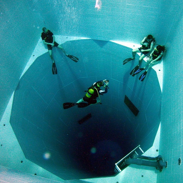 [Nemo-33-World%2527s-Deepest-Swimming-Pool-02_resize%255B3%255D.jpg]