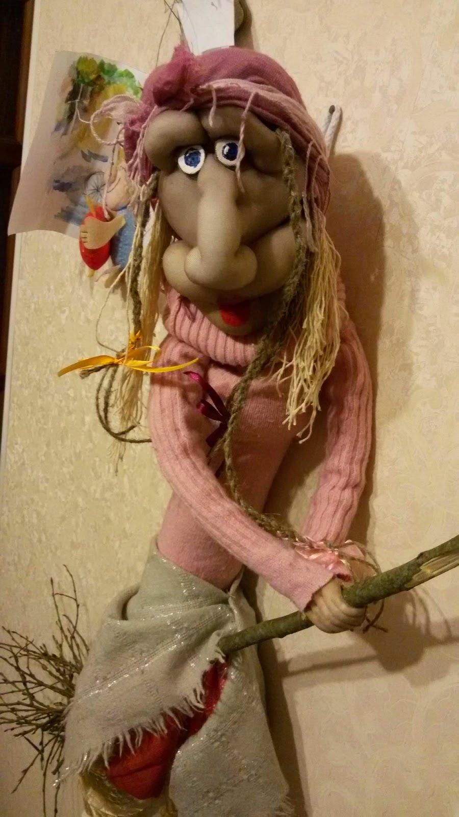 Самодельная женщина. Чучело бабы яги. Игрушка "баба-Яга". Кукла баба Яга. Кукла из капроновых колготок баба Яга.
