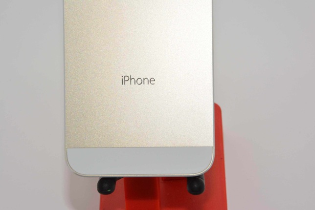 Champagne Apple iPhone 5S surfaces  3
