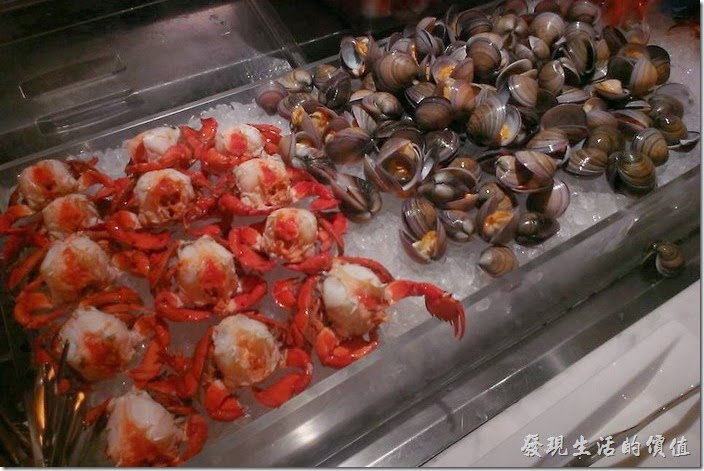 台北-寒舍艾美-探索廚房。螃蟹與蛤蜊清蒸後冰鎮。