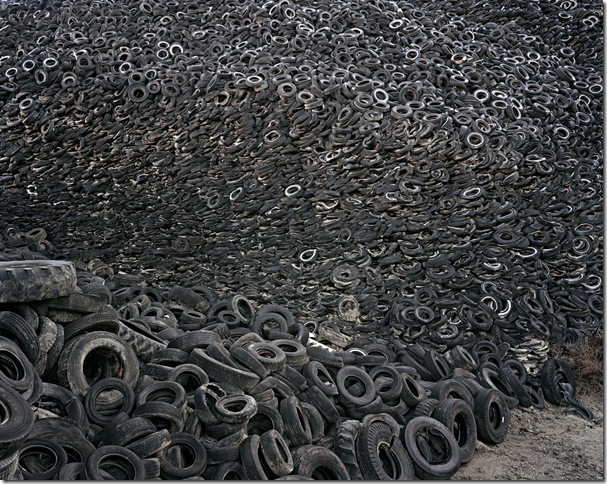 Edward Burtynsky, Oxford Tire Pile # 9ab, Westley,