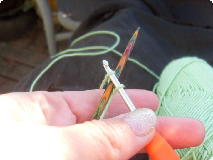 Hæklet opslagning på en strikkepind